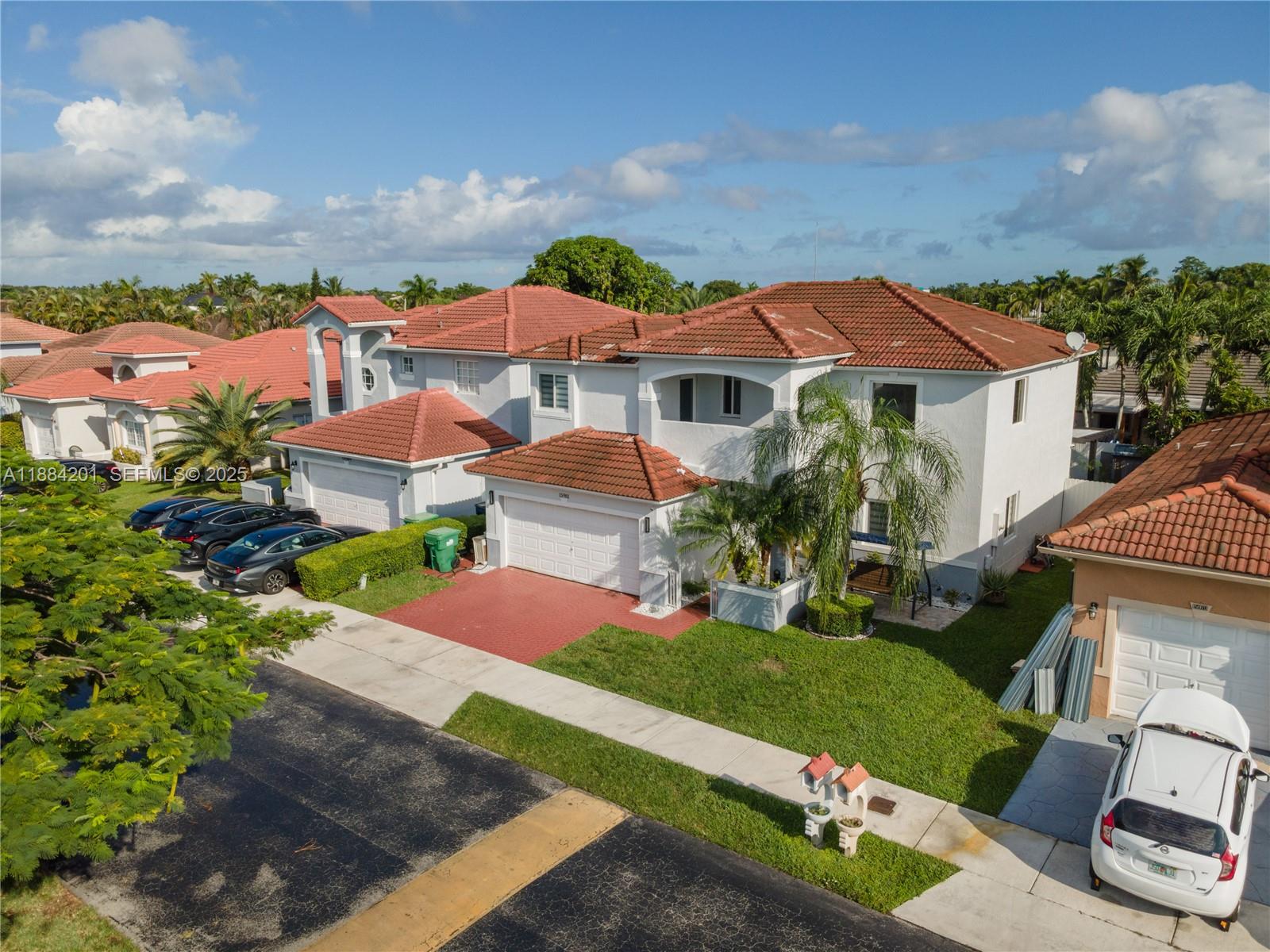 PELICANS POINT A T MILLER - Residential