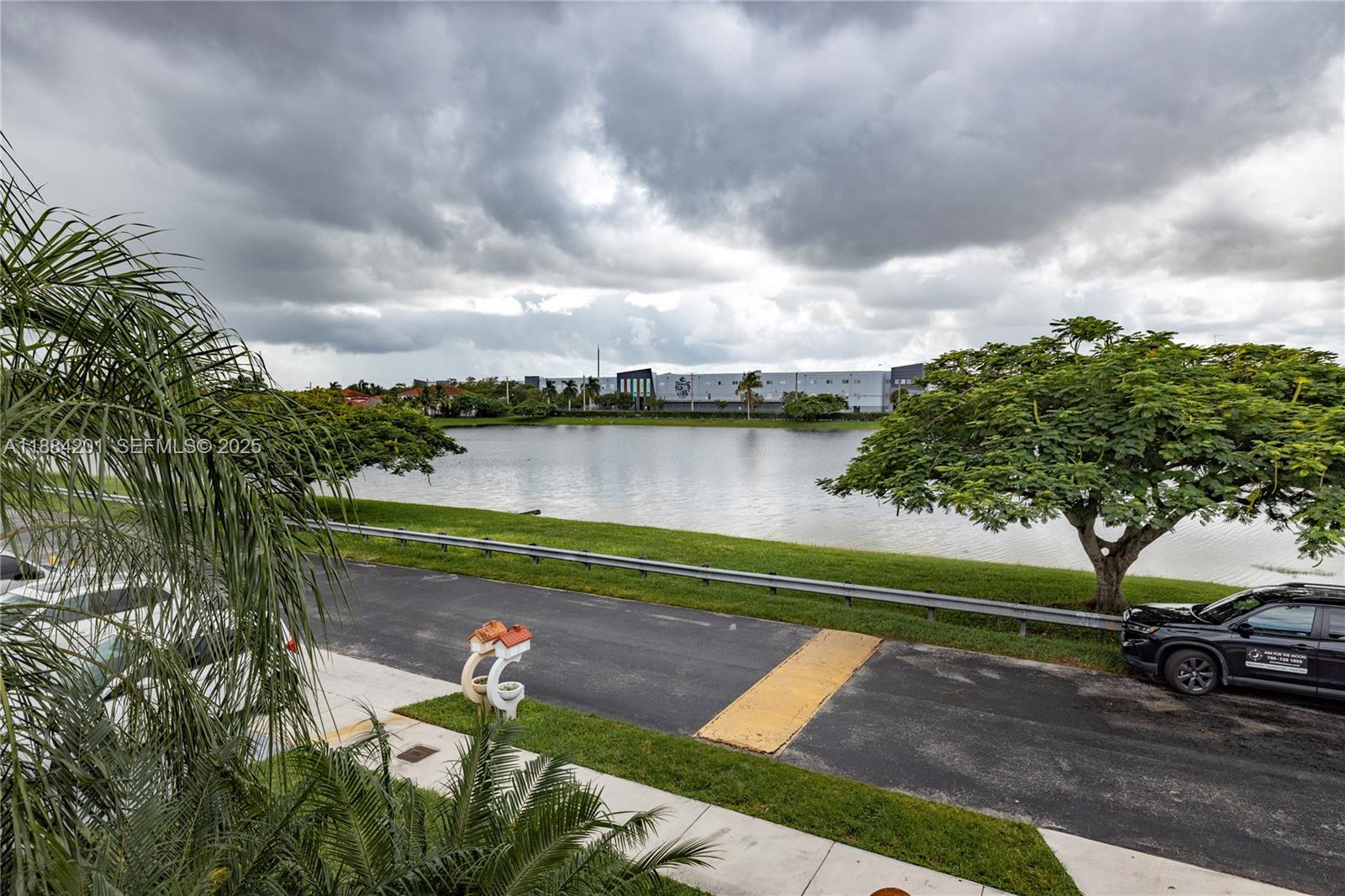 PELICANS POINT A T MILLER - Residential