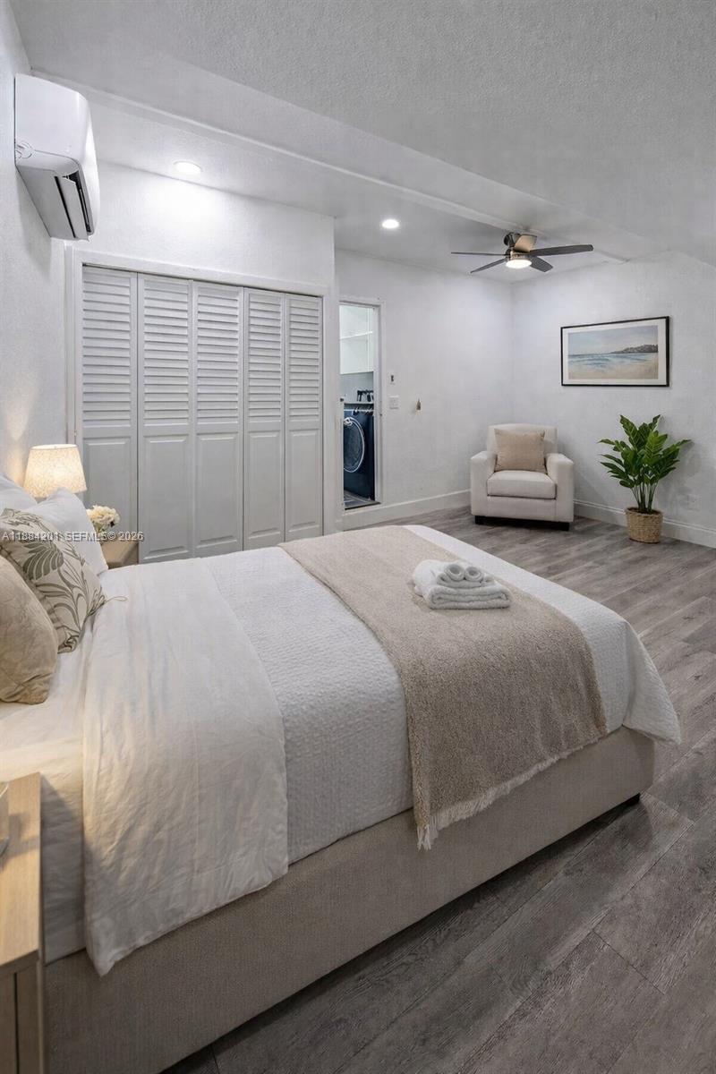 PELICANS POINT A T MILLER - Residential