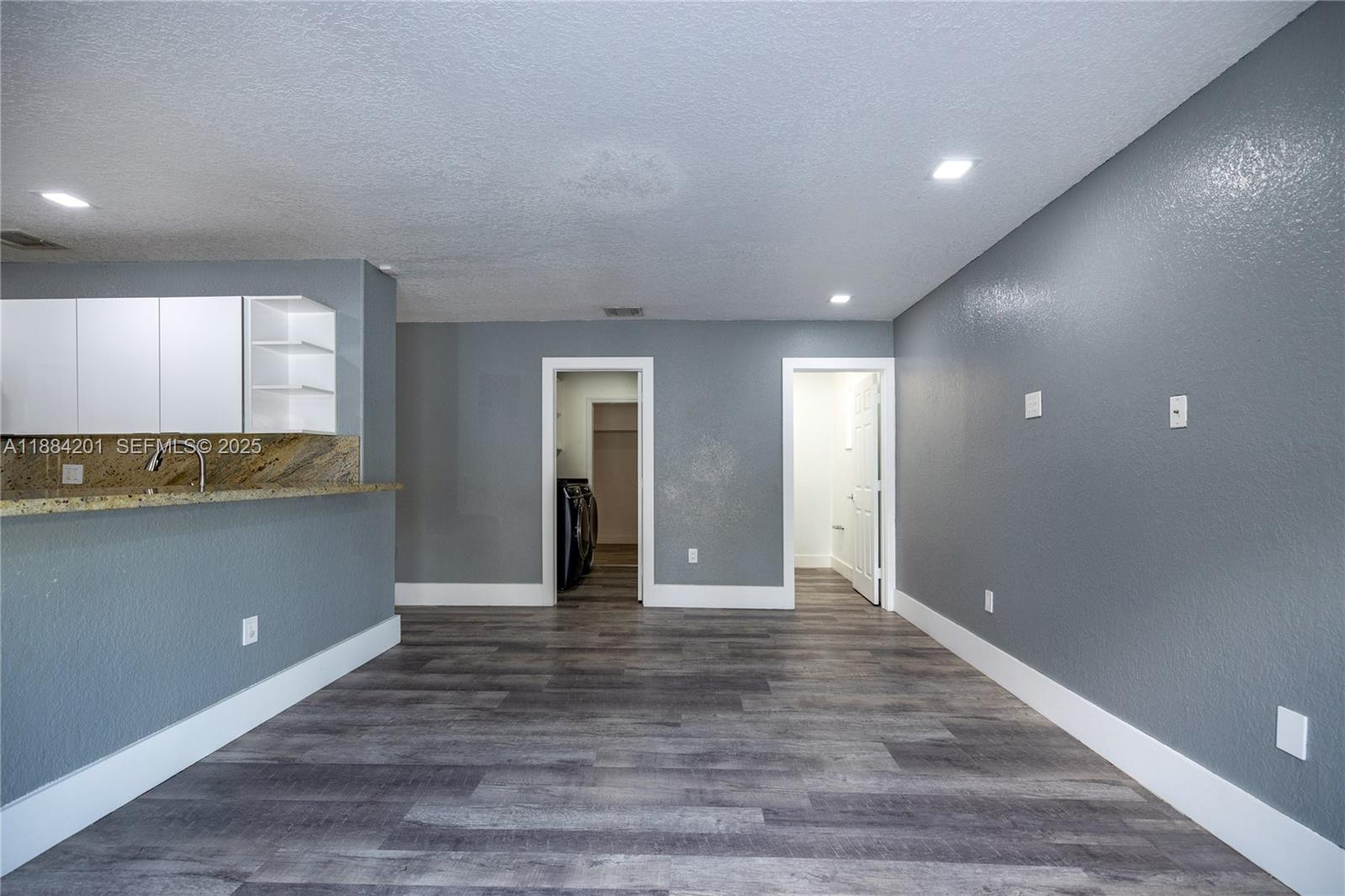 PELICANS POINT A T MILLER - Residential