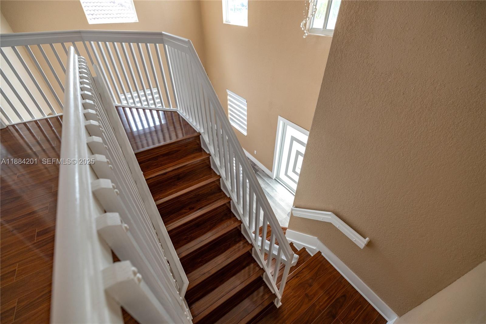 PELICANS POINT A T MILLER - Residential