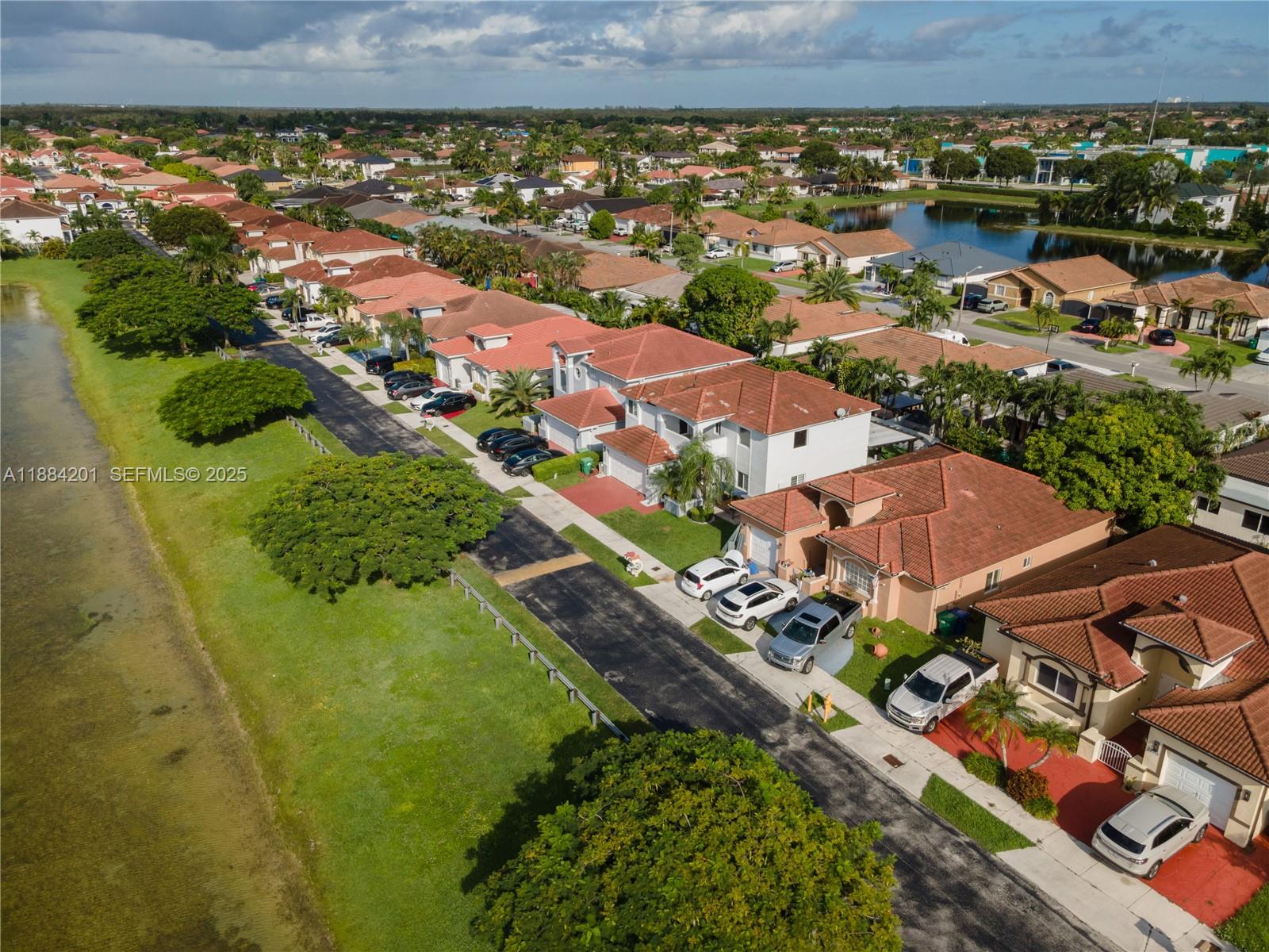 PELICANS POINT A T MILLER - Residential