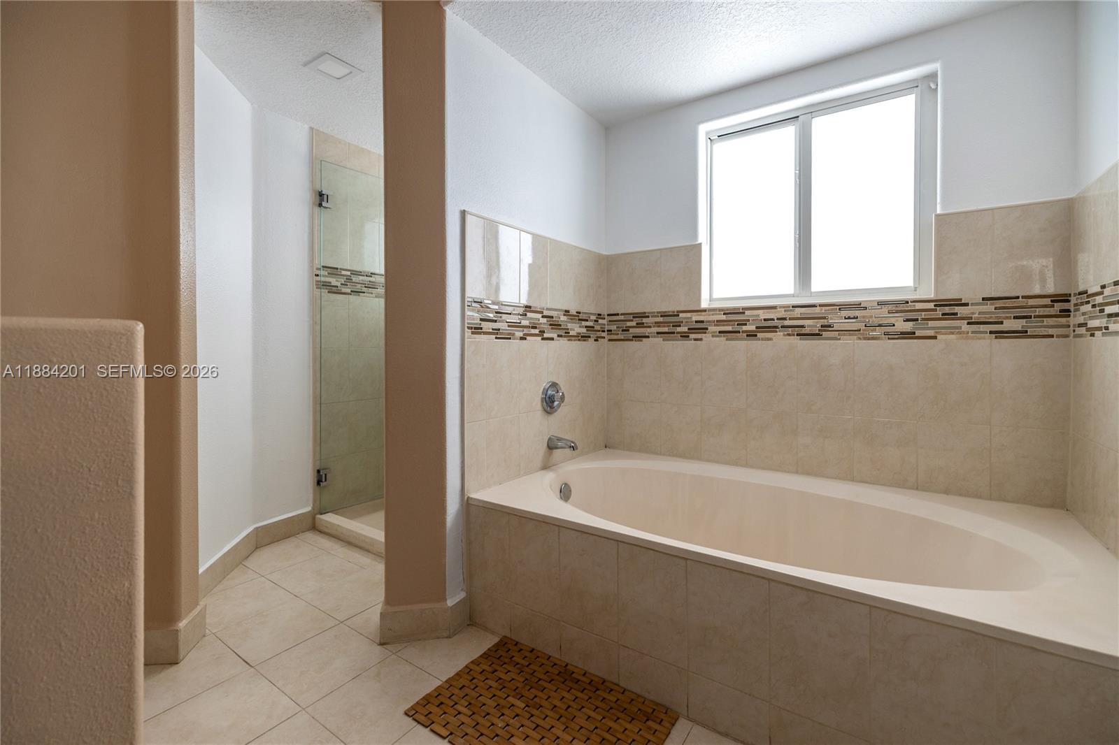 PELICANS POINT A T MILLER - Residential