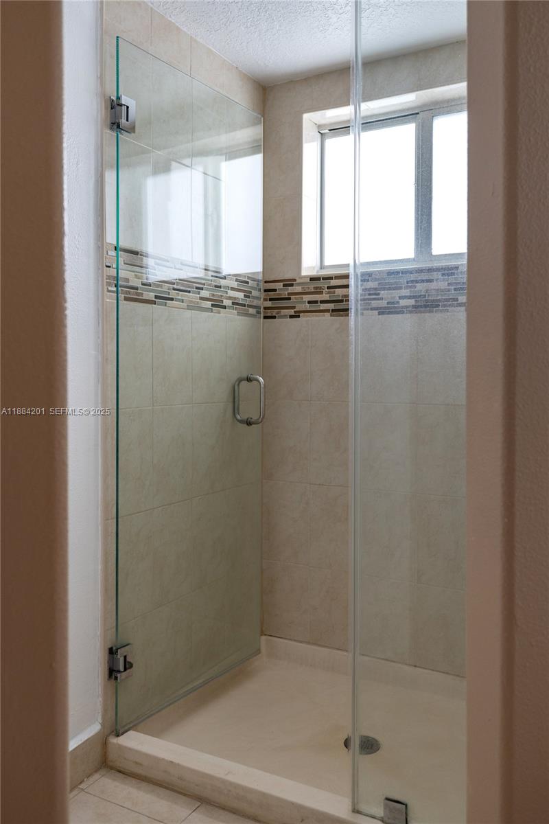 PELICANS POINT A T MILLER - Residential