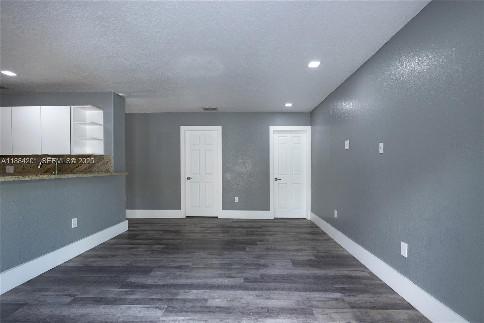 PELICANS POINT A T MILLER - Residential