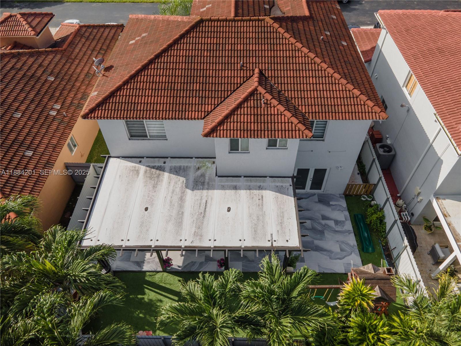 PELICANS POINT A T MILLER - Residential