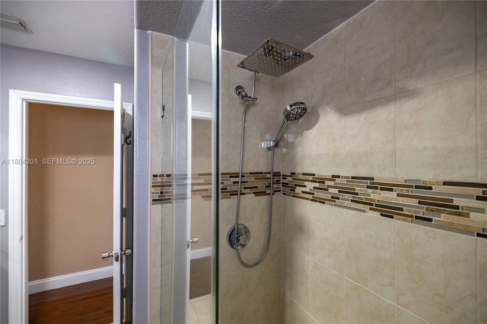 PELICANS POINT A T MILLER - Residential