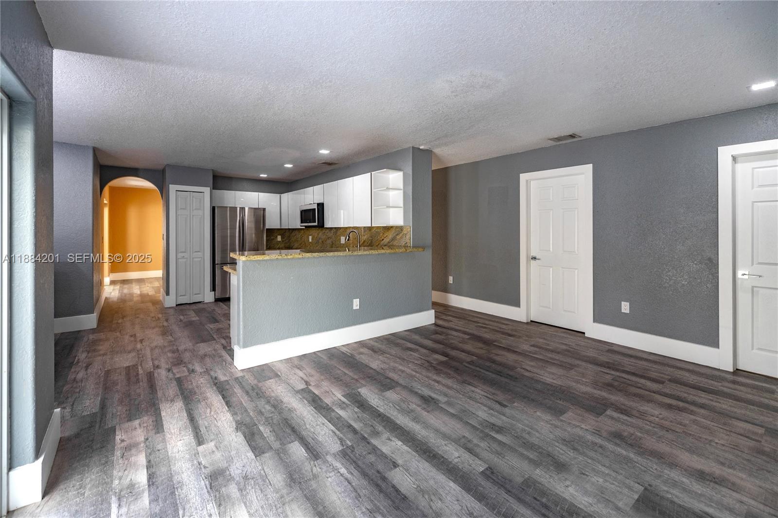 PELICANS POINT A T MILLER - Residential