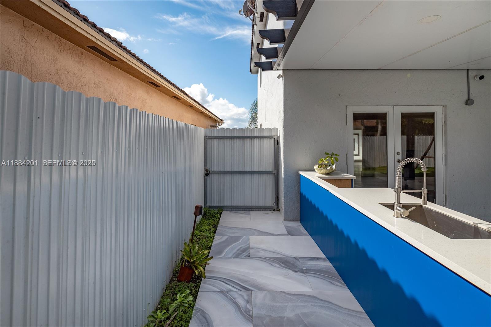 PELICANS POINT A T MILLER - Residential