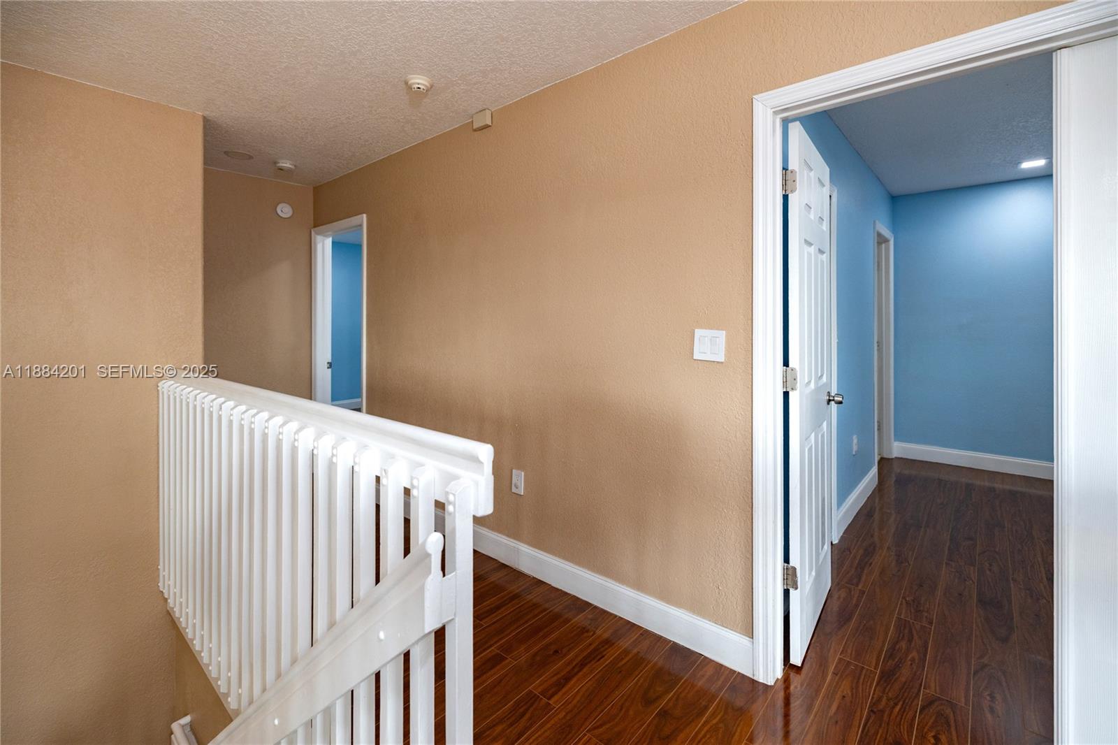 PELICANS POINT A T MILLER - Residential