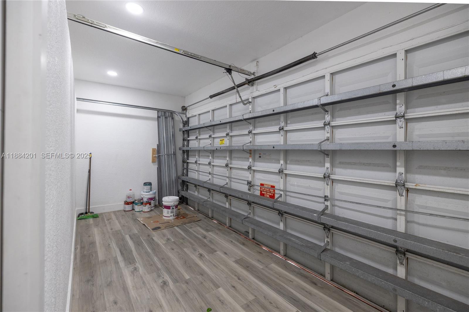 PELICANS POINT A T MILLER - Residential