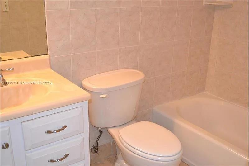 LAKE WINDWOOD CONDO - Residential Lease