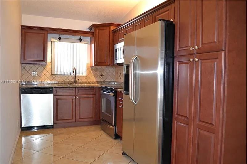 LAKE WINDWOOD CONDO - Residential Lease