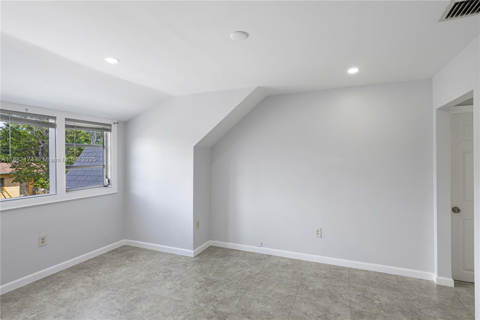 OSCEOLA GROVES - Residential Lease