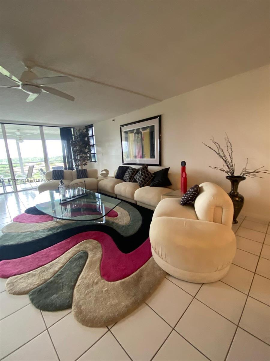 NO 114 PALM-AIRE COUNTRY - Residential