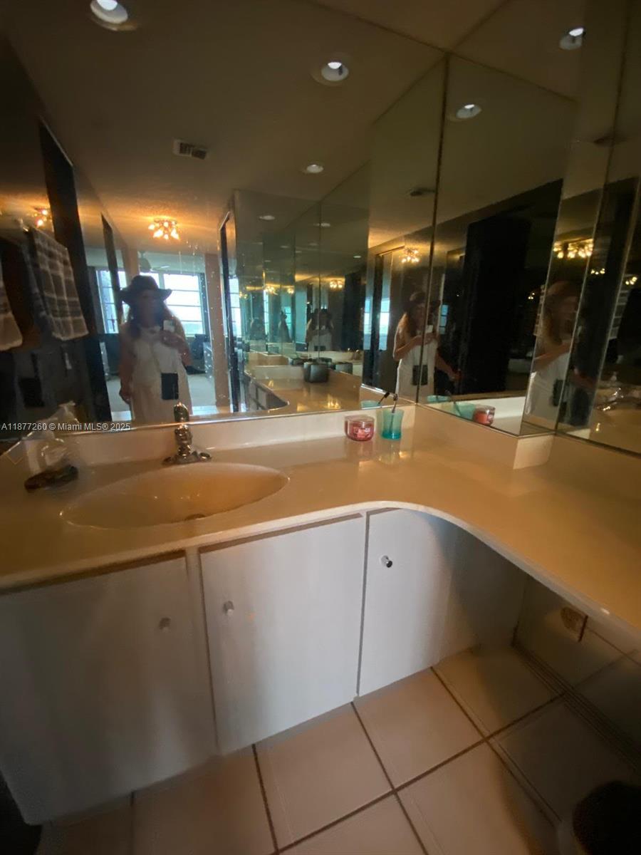 NO 114 PALM-AIRE COUNTRY - Residential