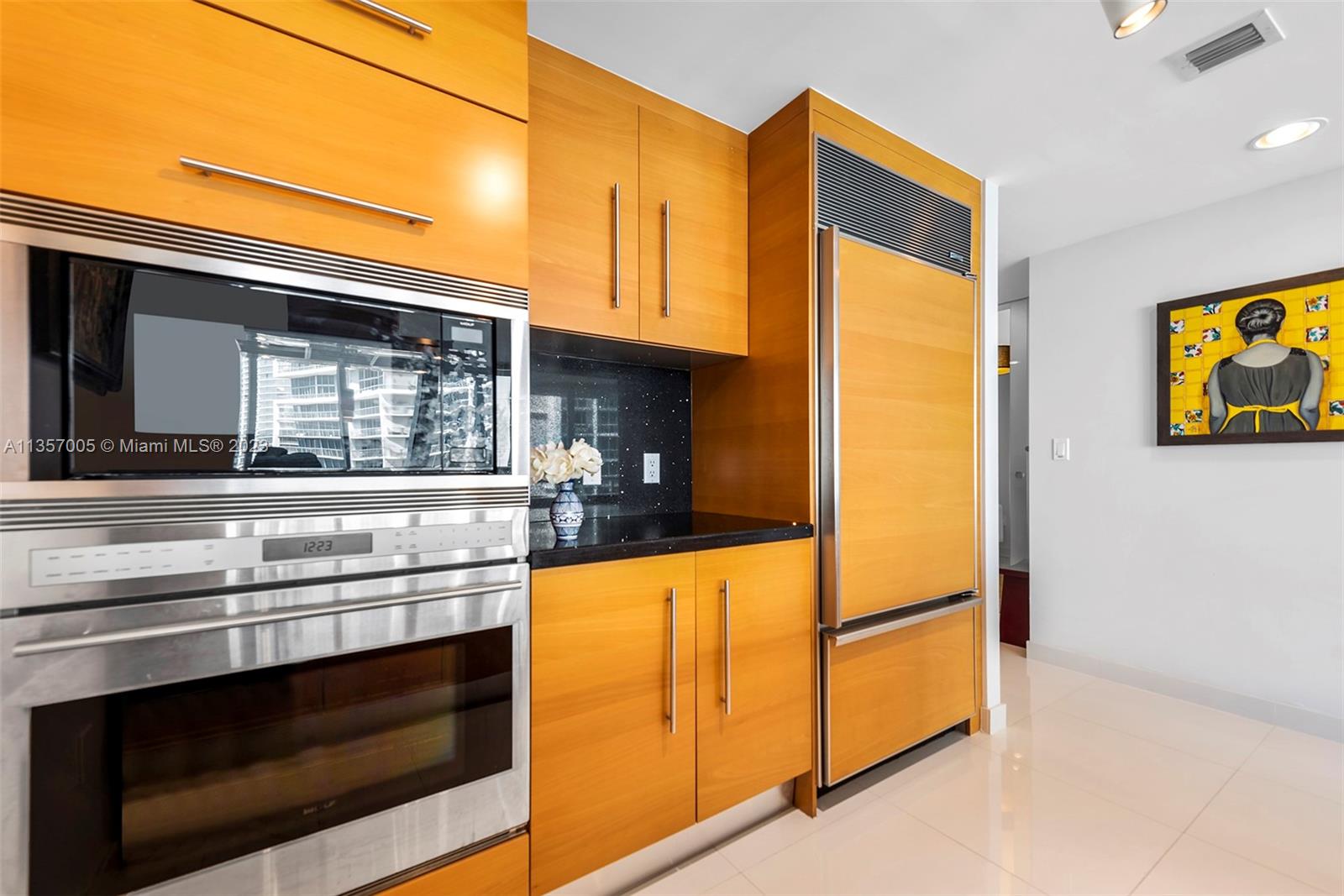 Photo 11 of 34 of 495 Brickell Ave 1804 condo