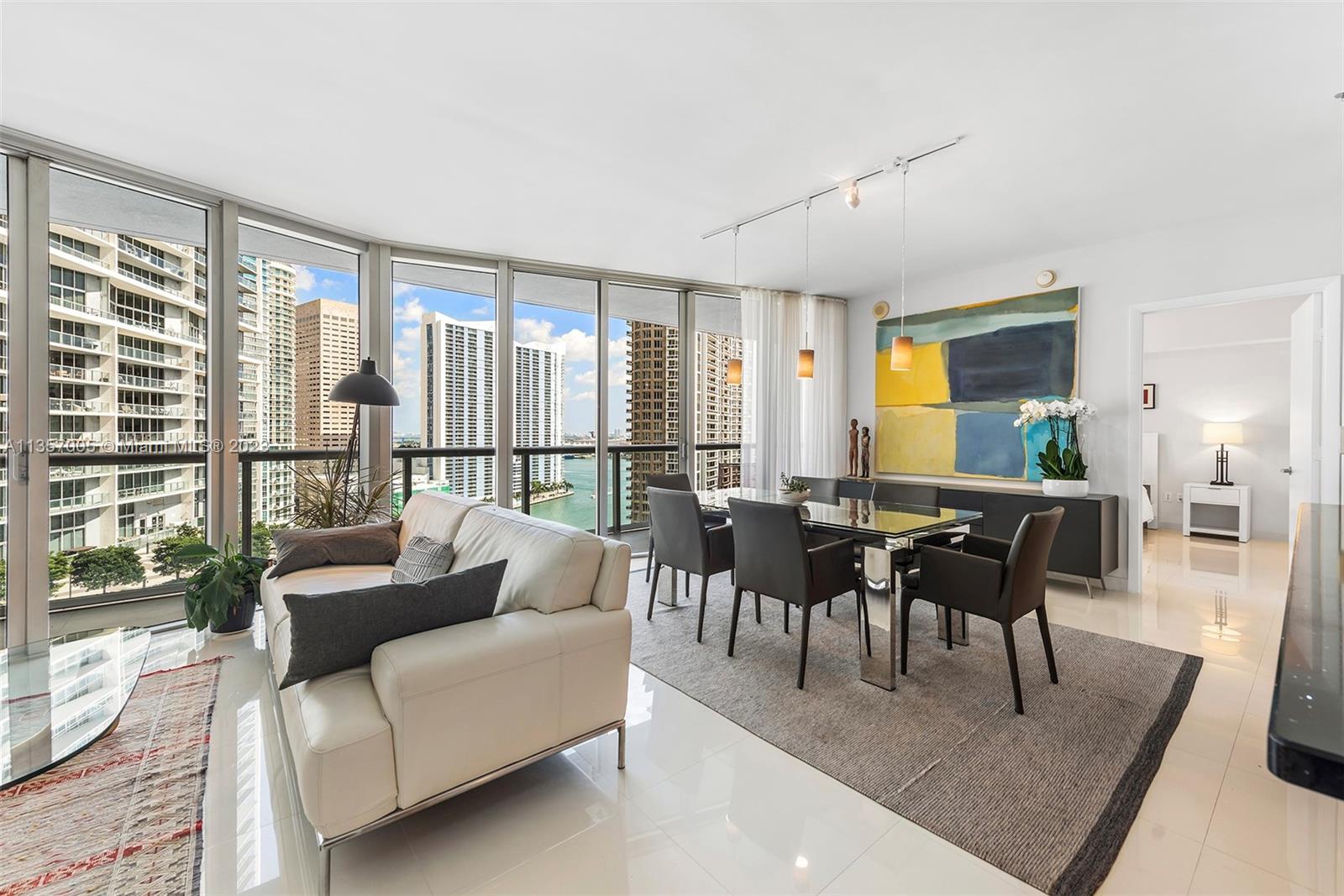 Photo 3 of 34 of 495 Brickell Ave 1804 condo