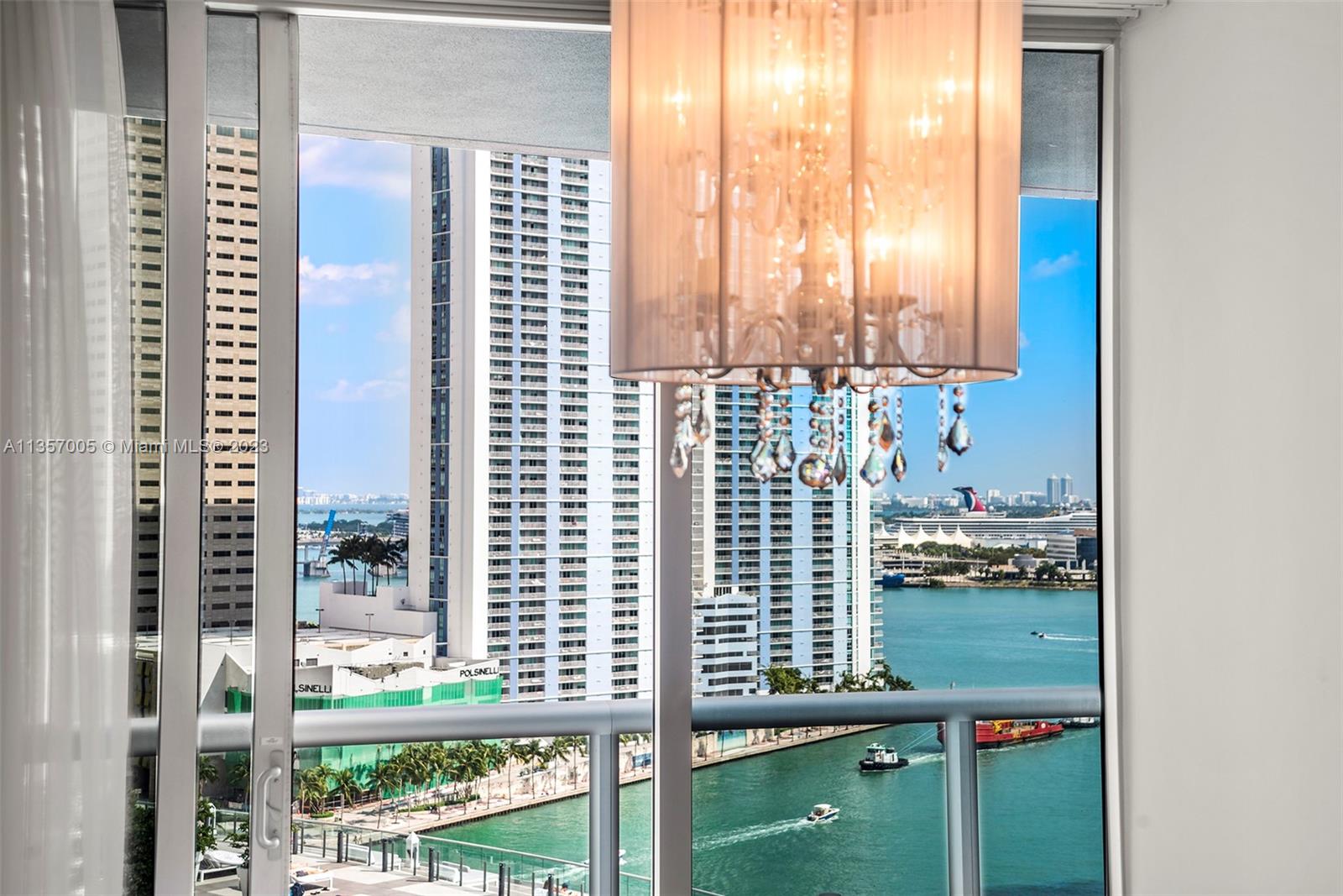 Photo 8 of 34 of 495 Brickell Ave 1804 condo