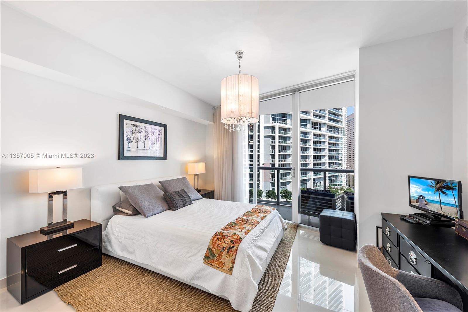 Photo 17 of 34 of 495 Brickell Ave 1804 condo