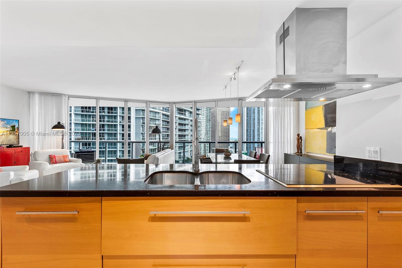 Photo 13 of 34 of 495 Brickell Ave 1804 condo
