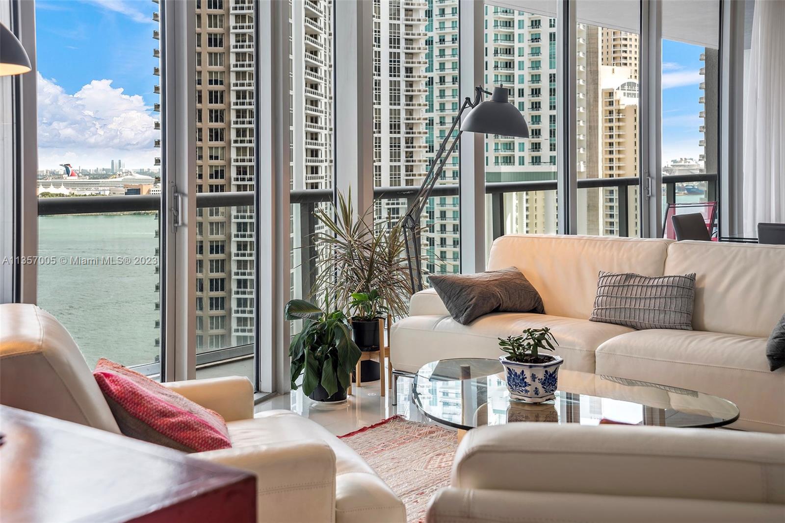 Photo 7 of 34 of 495 Brickell Ave 1804 condo