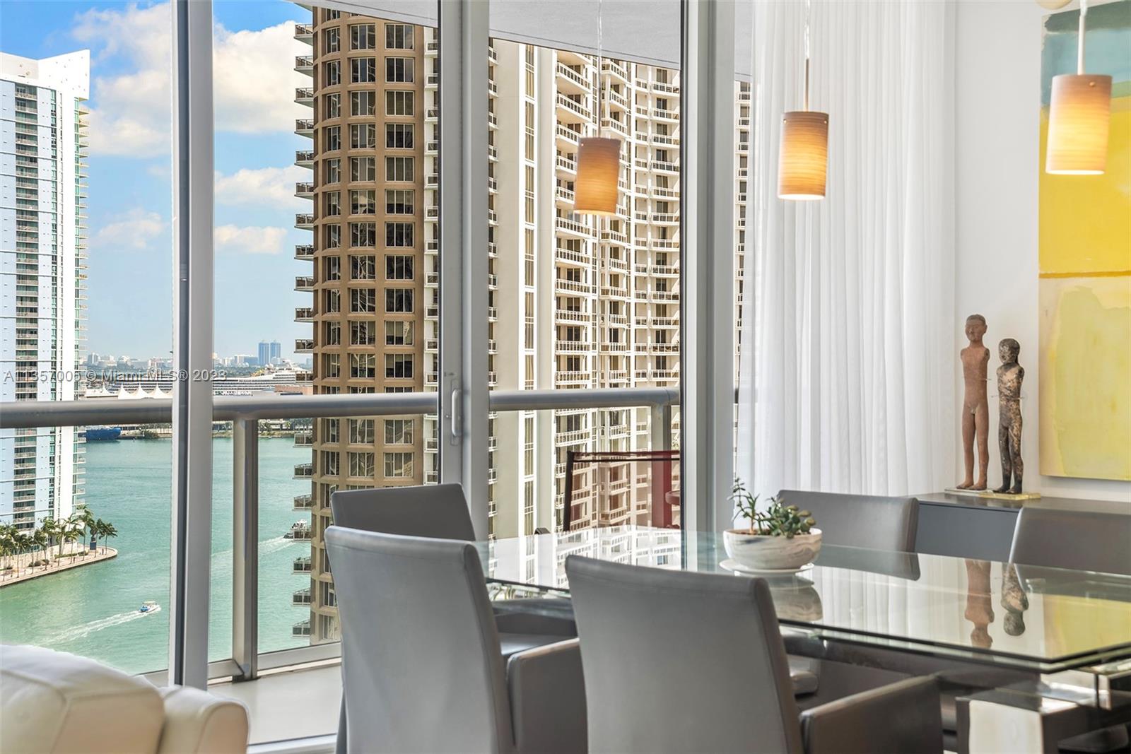 Photo 5 of 34 of 495 Brickell Ave 1804 condo