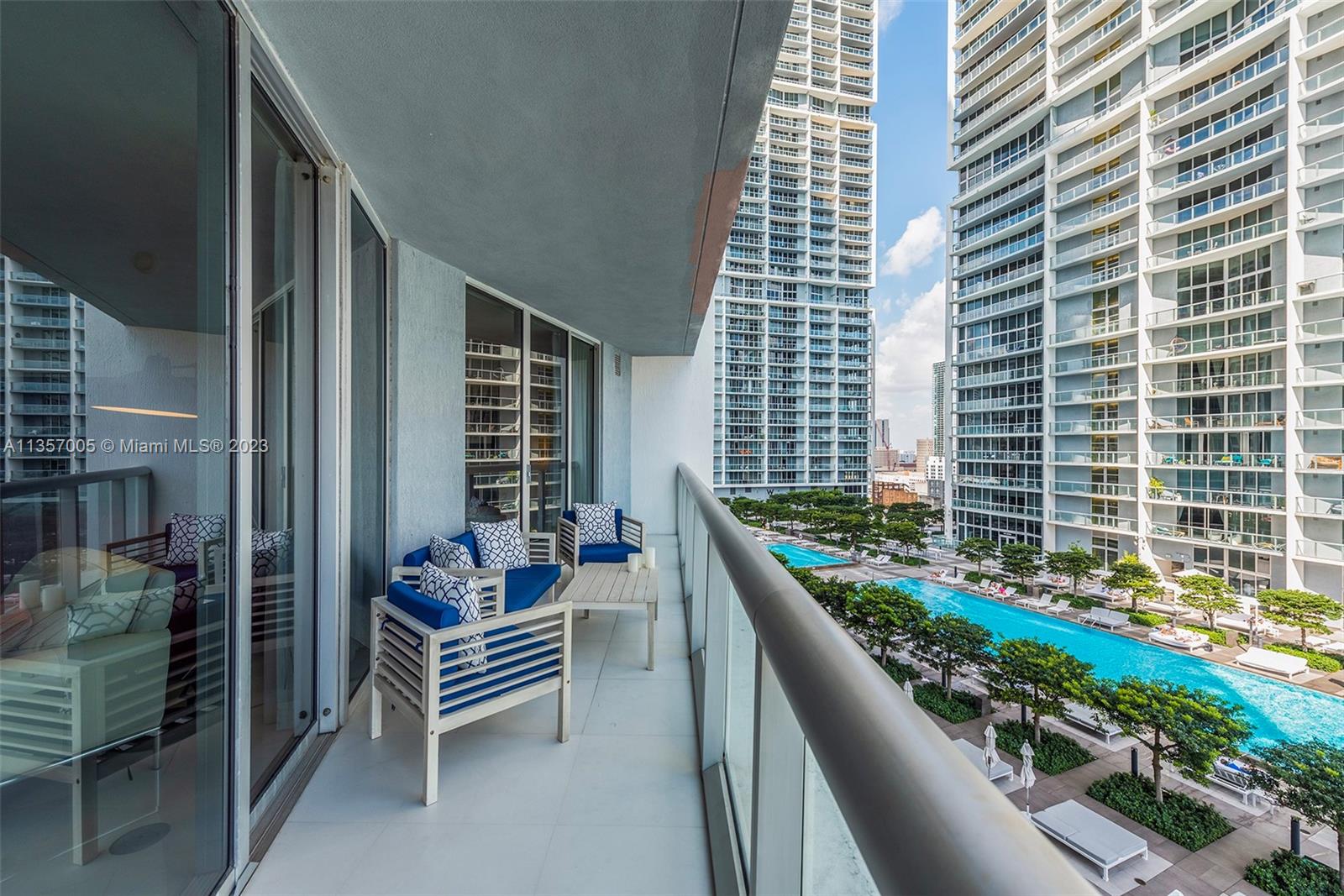 Photo 32 of 34 of 495 Brickell Ave 1804 condo