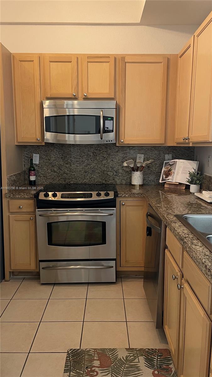 VALENCIA CONDO - Residential