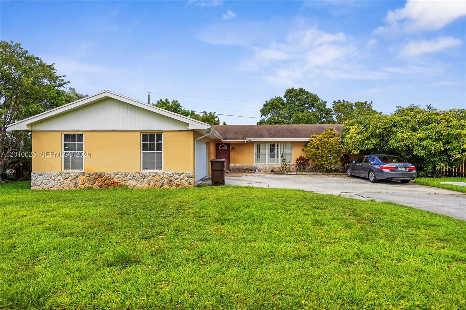 1831 Hiltonia Cir