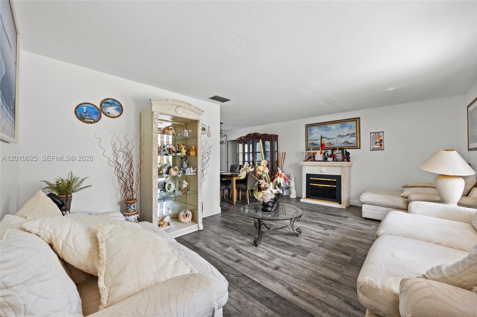 1831 Hiltonia Cir
