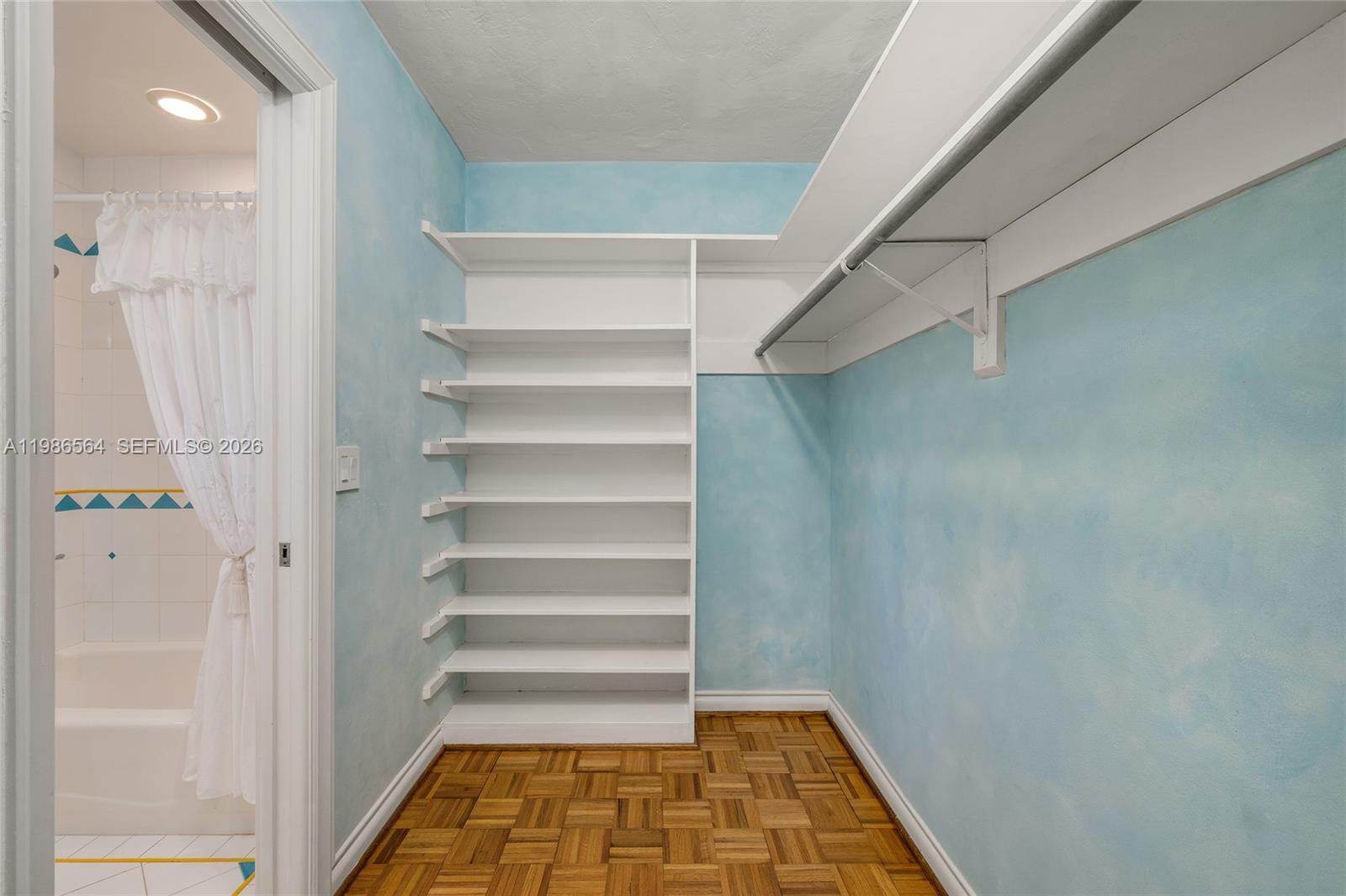 TROPICAL ISLE HOMES SUB 4 - Residential