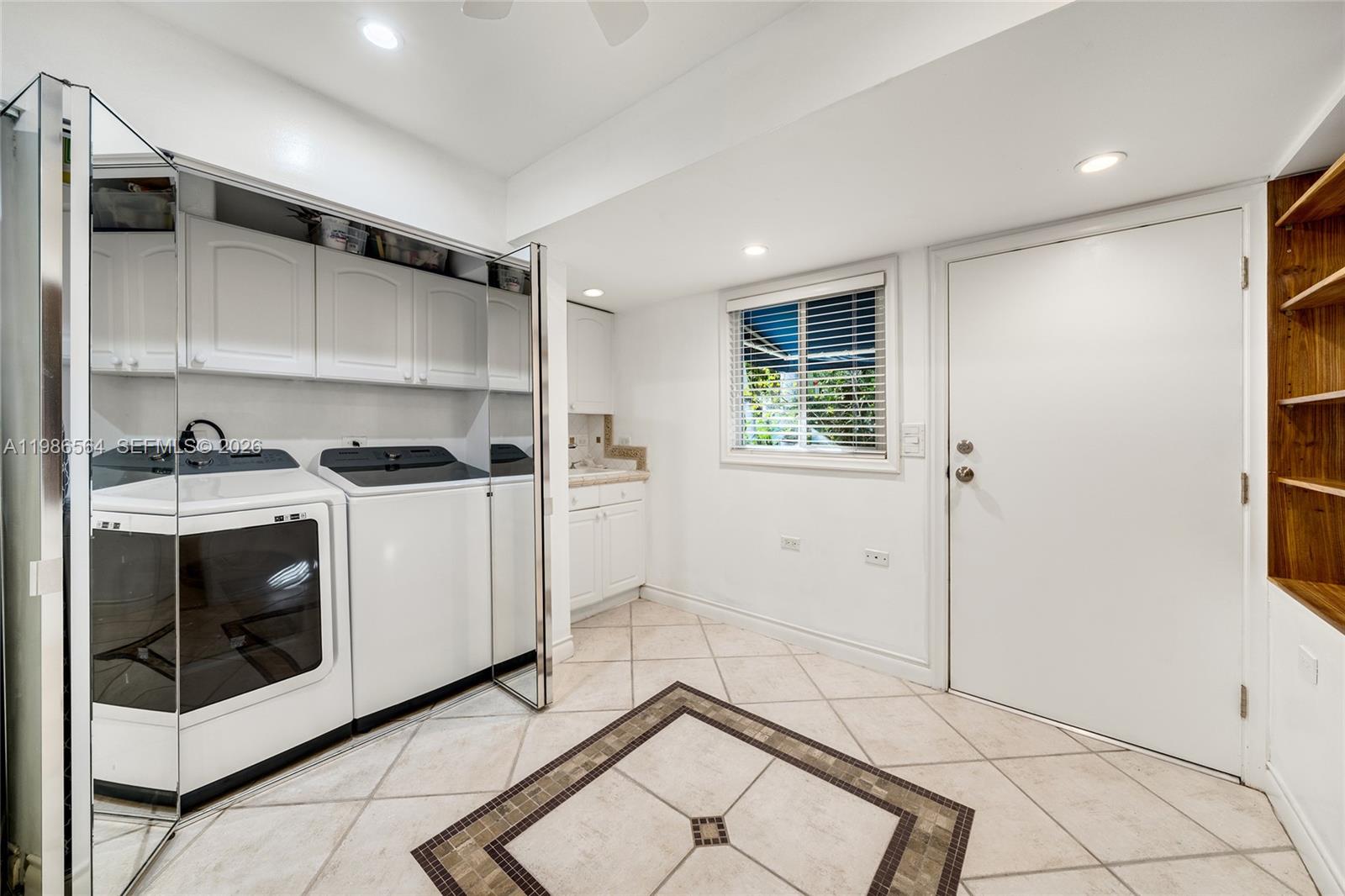 TROPICAL ISLE HOMES SUB 4 - Residential