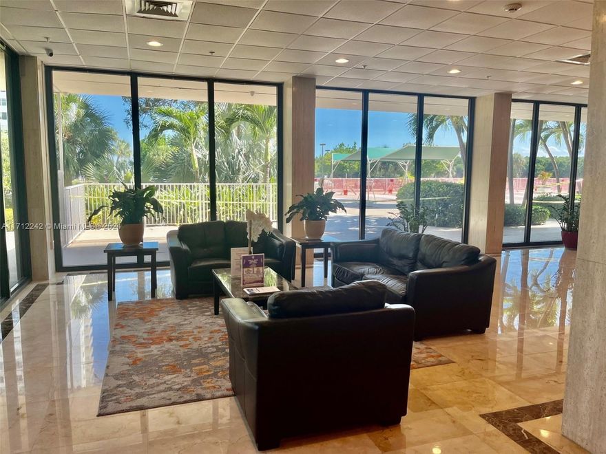 LOCATION!!!!! Beautiful fully renovated unit with an incredible view!!! In the prestigious city of Sunny Isles, across the street you will find the exclusive beaches of Sunny, five minutes from the Aventura Mall, restaurants, supermarkets, the city has a prestigious school for your children and much more!!!!!