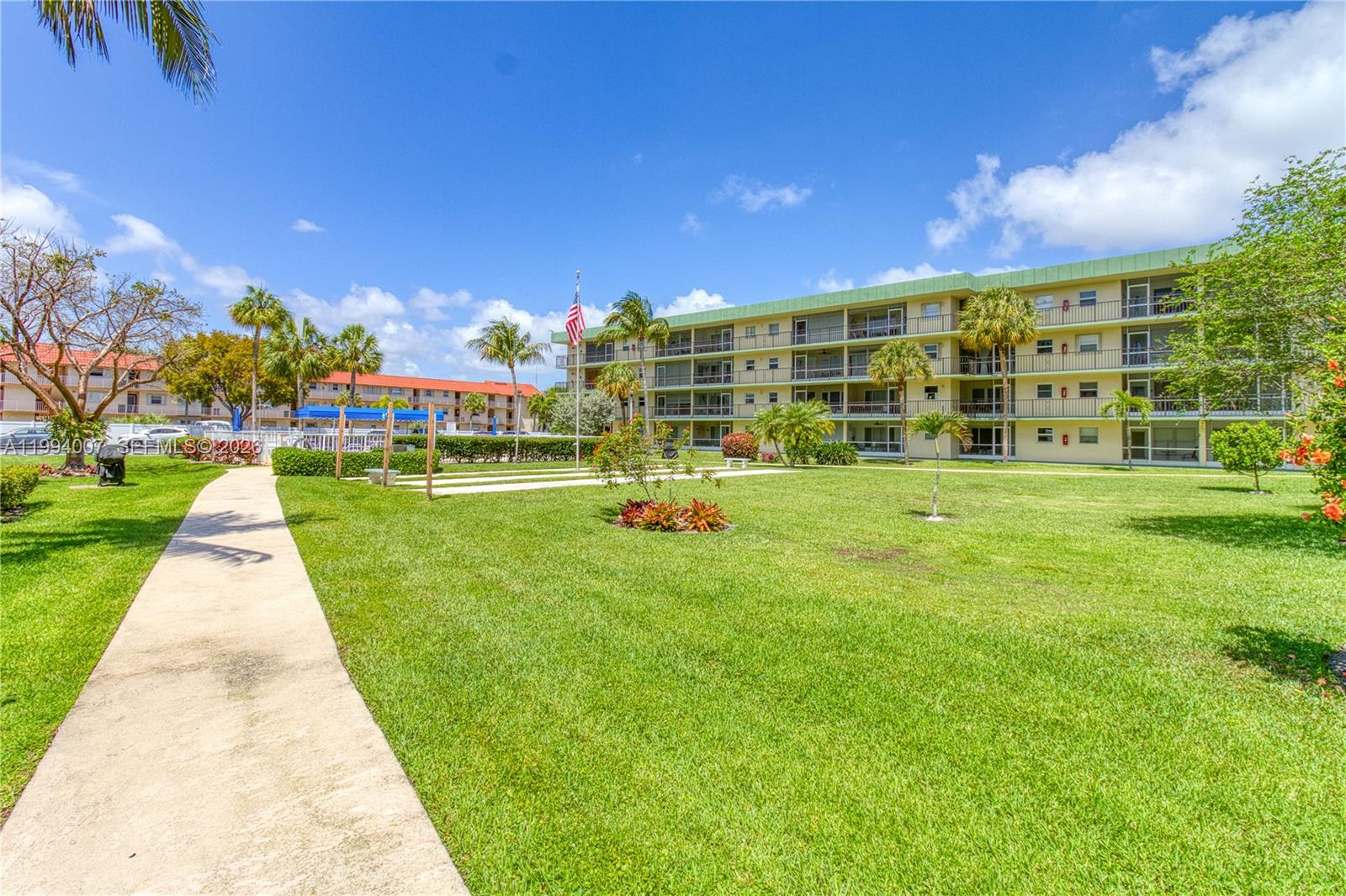 HAMPTON GARDENS 3 CONDO - Residential