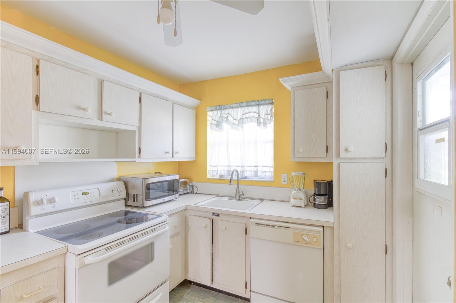 HAMPTON GARDENS 3 CONDO - Residential