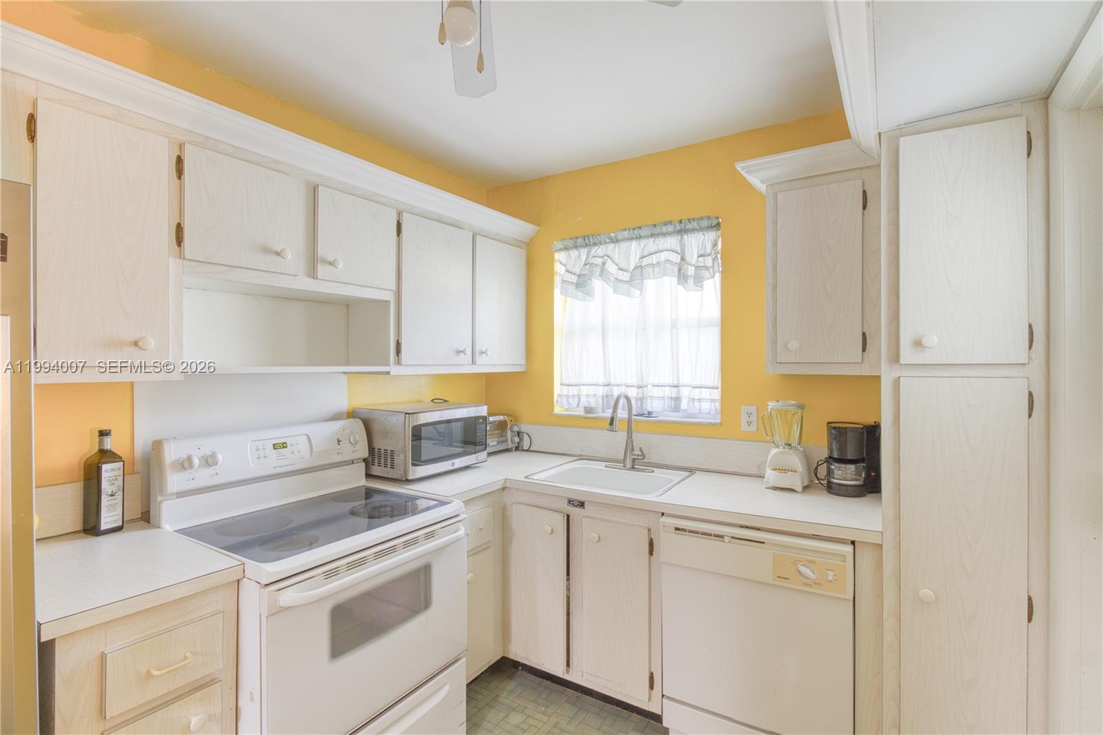 HAMPTON GARDENS 3 CONDO - Residential