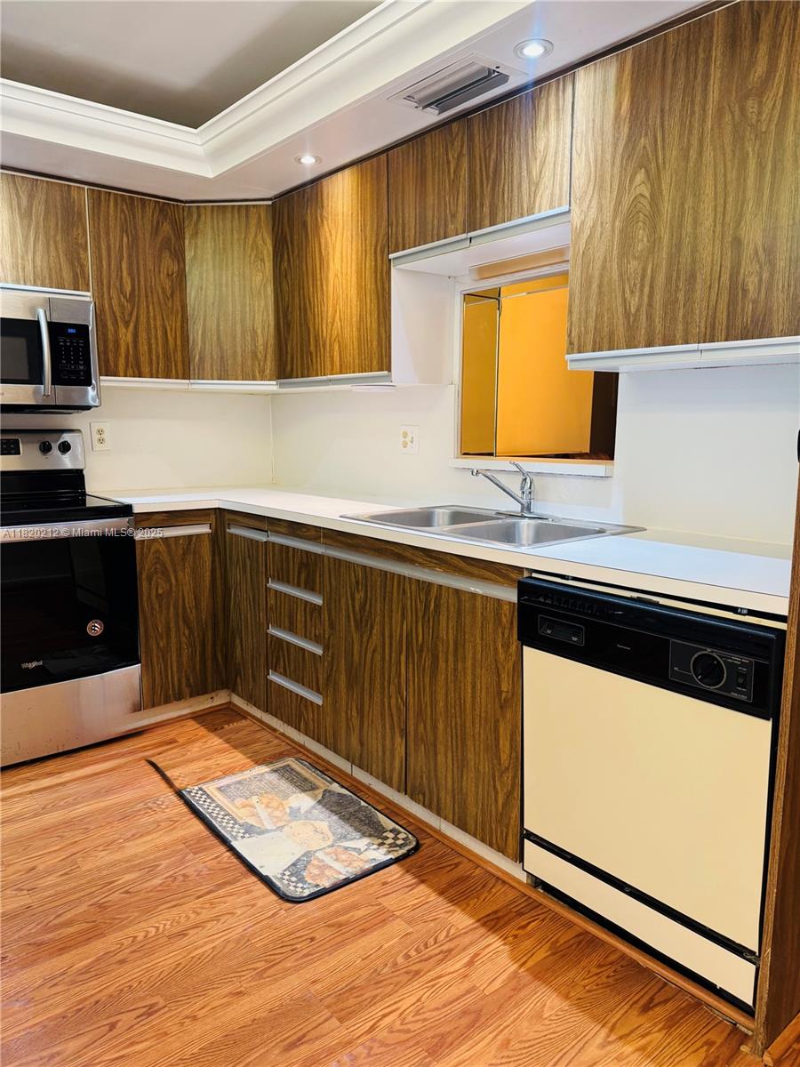2304 Lucaya Ln J1