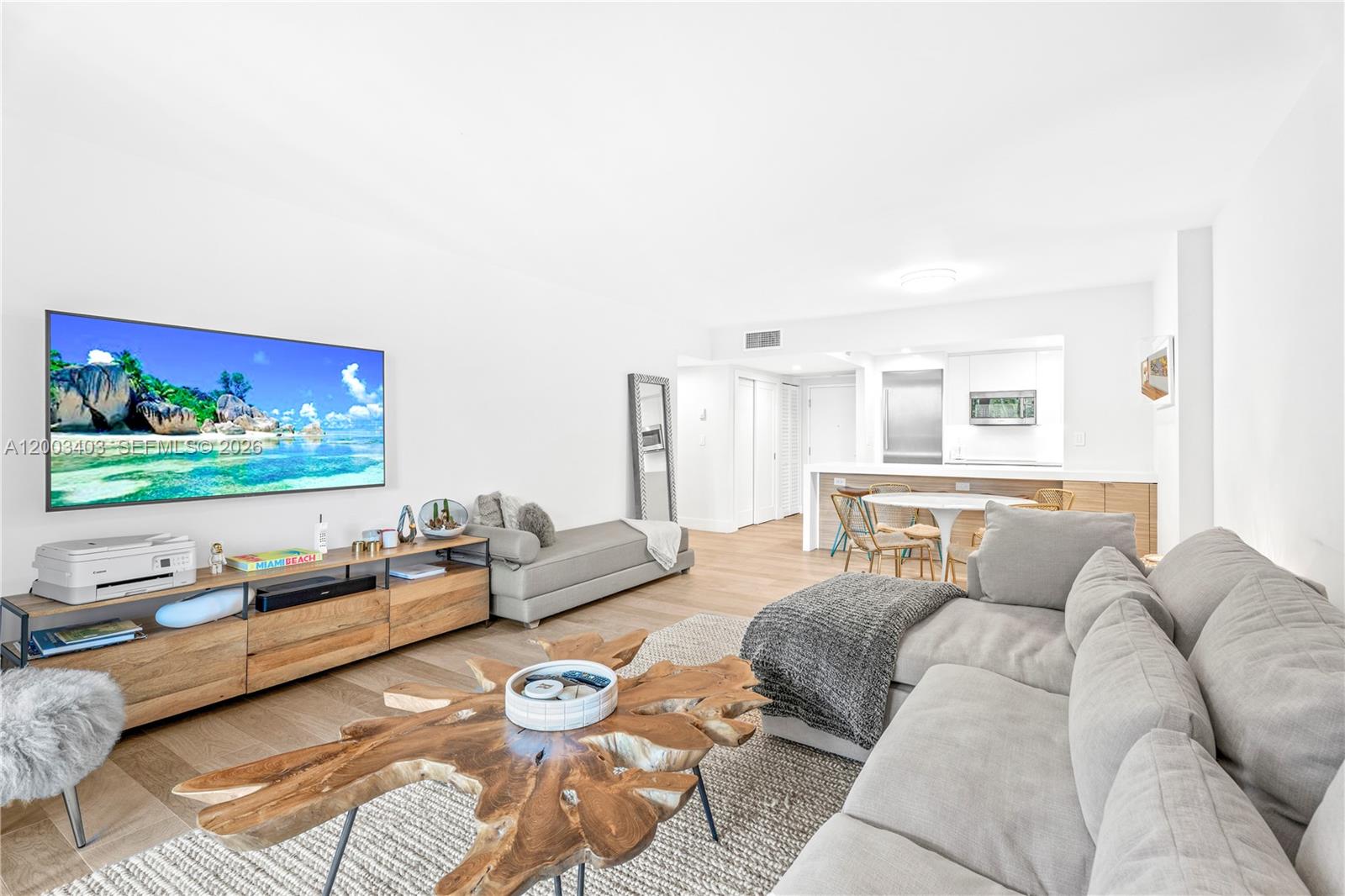 2301 Collins Ave 334