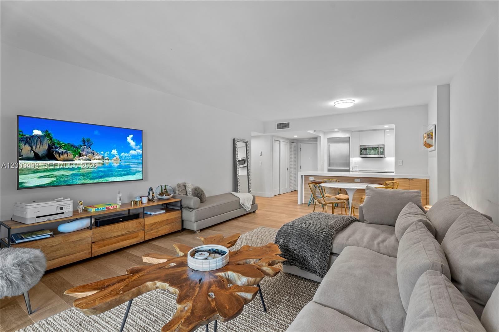 2301 Collins Ave 334