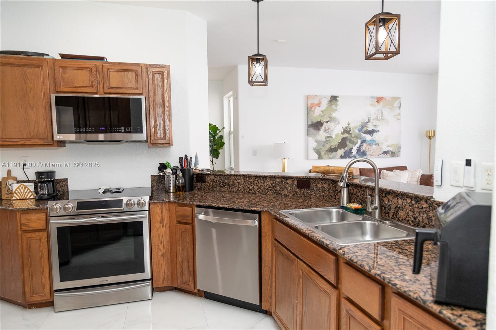 ISLANDS AT DORAL TOWNHOME - Residential