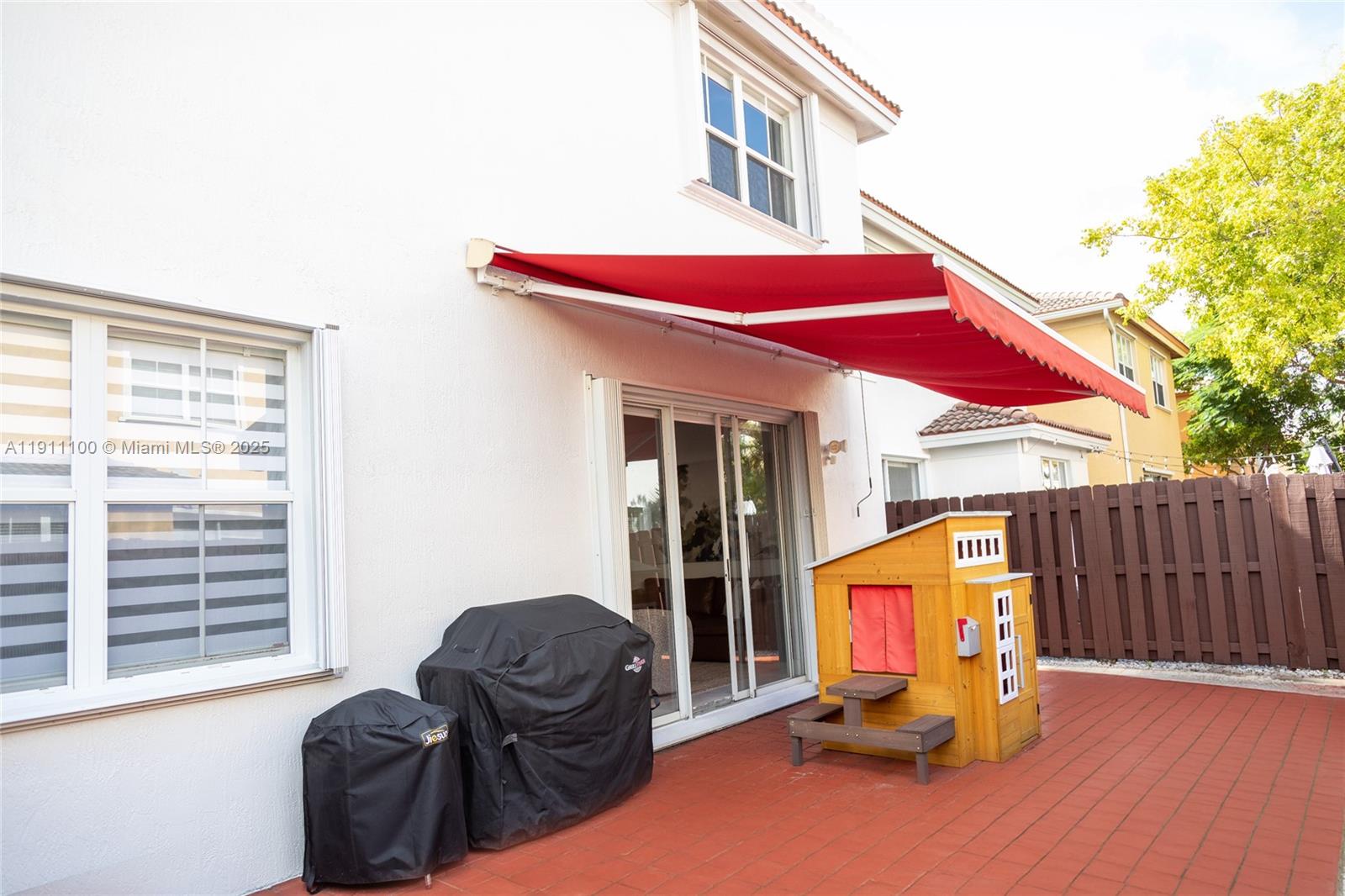 ISLANDS AT DORAL TOWNHOME - Residential