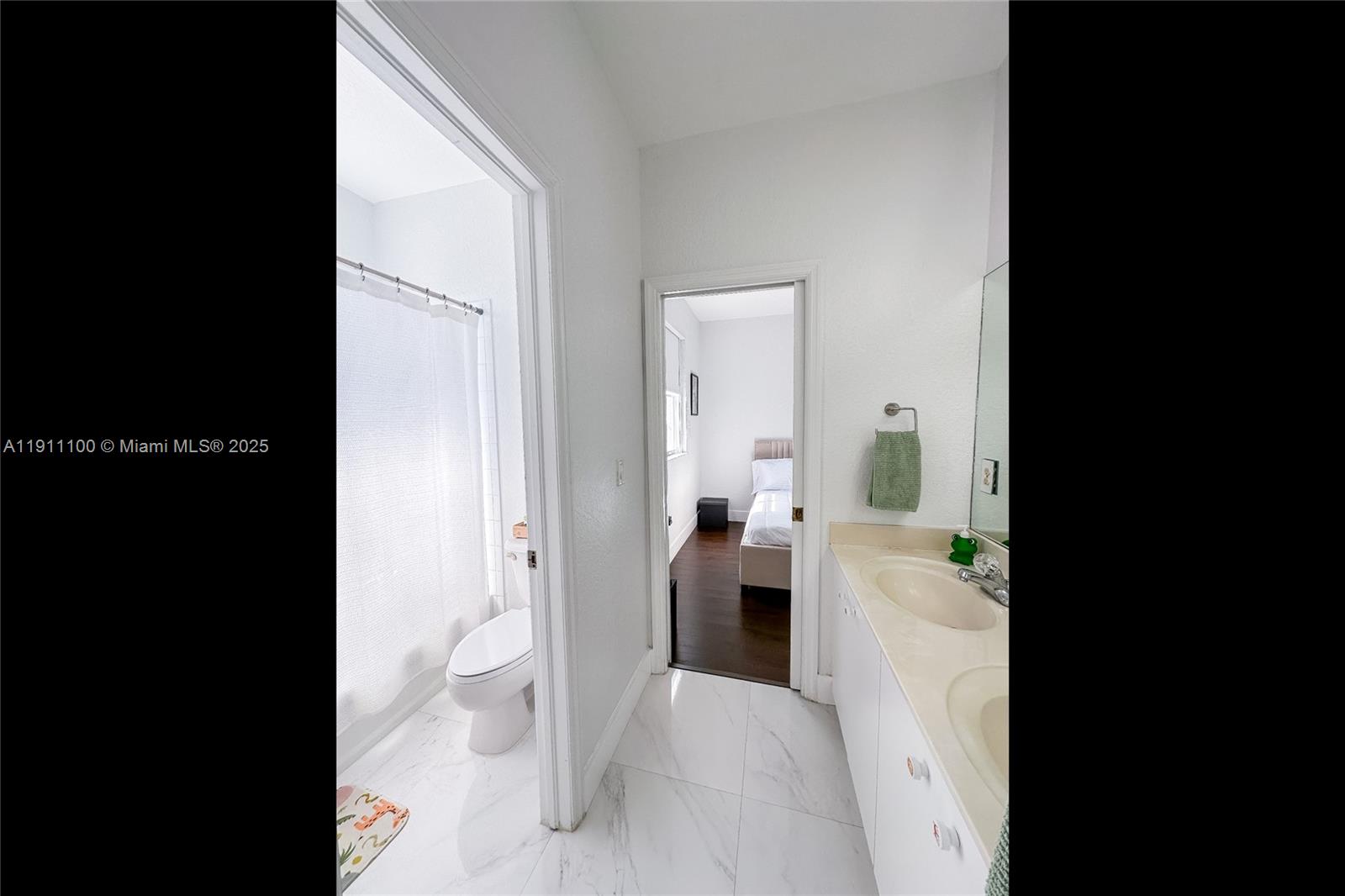 ISLANDS AT DORAL TOWNHOME - Residential