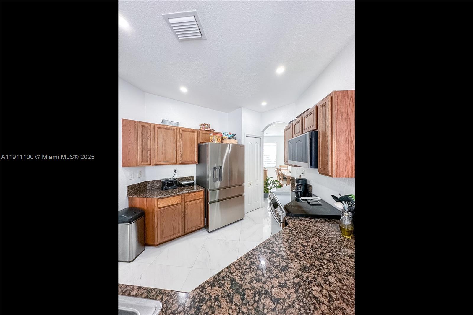 ISLANDS AT DORAL TOWNHOME - Residential