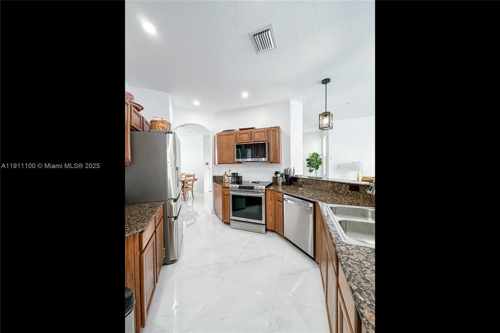 ISLANDS AT DORAL TOWNHOME - Residential