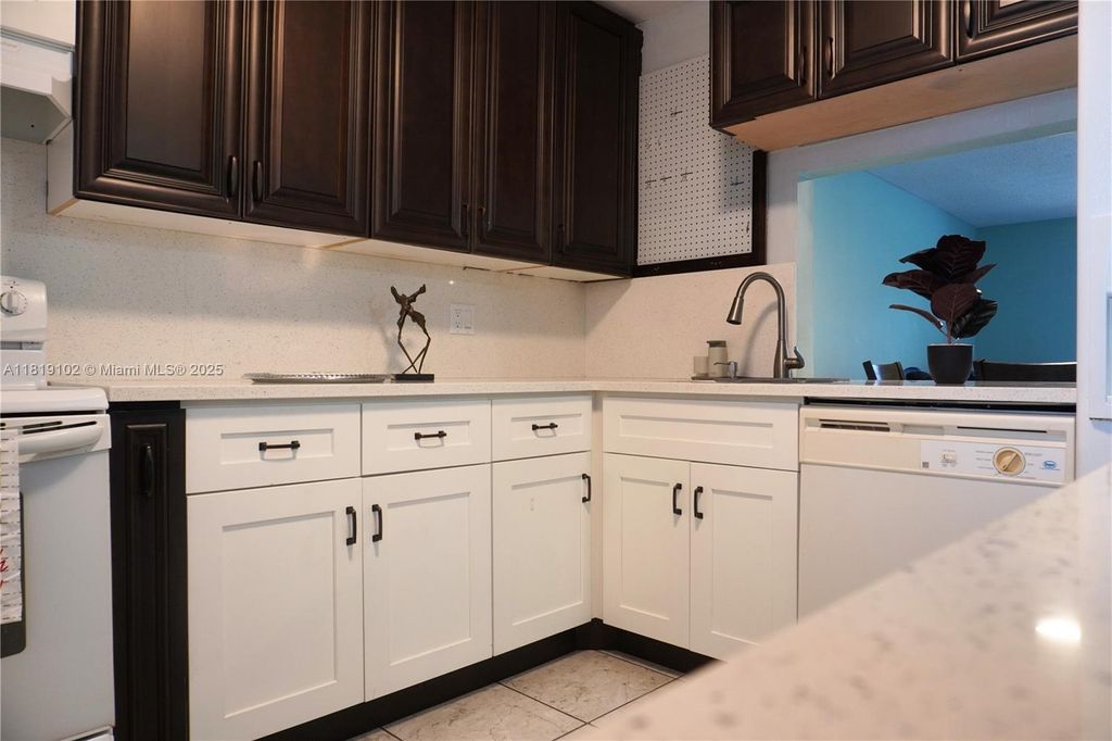 Photo of 4140 NW 44th Ave #209, Lauderdale Lakes, FL 33319 (MLS # A11819102)