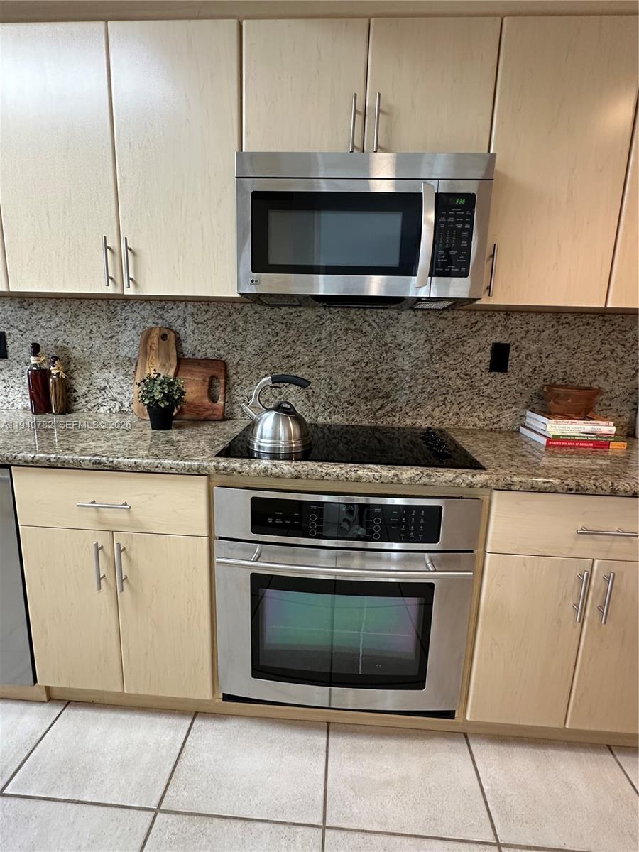 THE PYRAMIDS @ KEY BISCAY - Residential