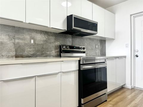 Miami-Dade County Can Rent Immediately Condos 41 16850 S Glades Dr 8C North Miami Beach FL 33162