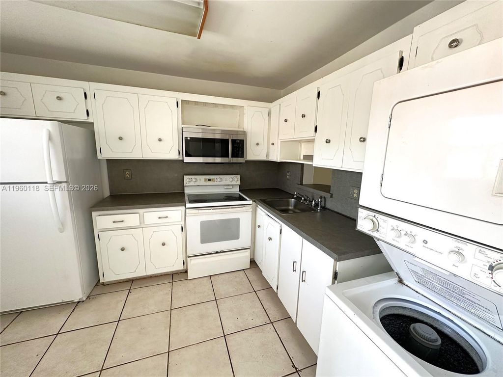 Photo of 7830 NW 33rd St #506, Davie, FL 33024 (MLS # A11960118)