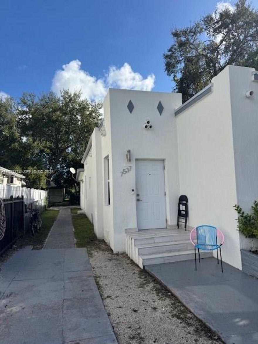 2 BEDROOM/1 BATH DUPLEX (UNIT AVAILABLE IS UNIT #2 - BACK UNIT.) STAINLESS STEEL APPLIANCES IN THE KITCHEN. WHITE WASHER & DRYER. BACK UNIT WITH PATIO. CENTRALLY LOCATED CLOSE TO NW 79 ST. AND I-95.TILE THROUGHOUT EASY TO SHOW. SECTION 8 WELCOMED.
